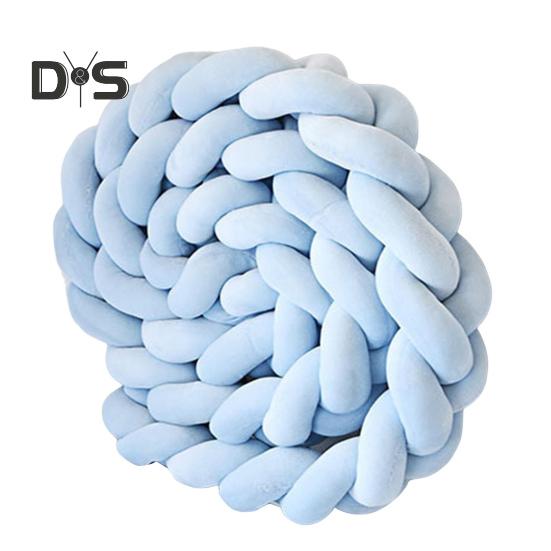 

Декоративна подушка, що захищає боки та кути ліжок і дивана. М’який бавовняний наповнювач із трьох ниток. синій