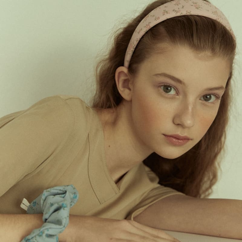 Elizabeth Moments Flower Print Scrunchie