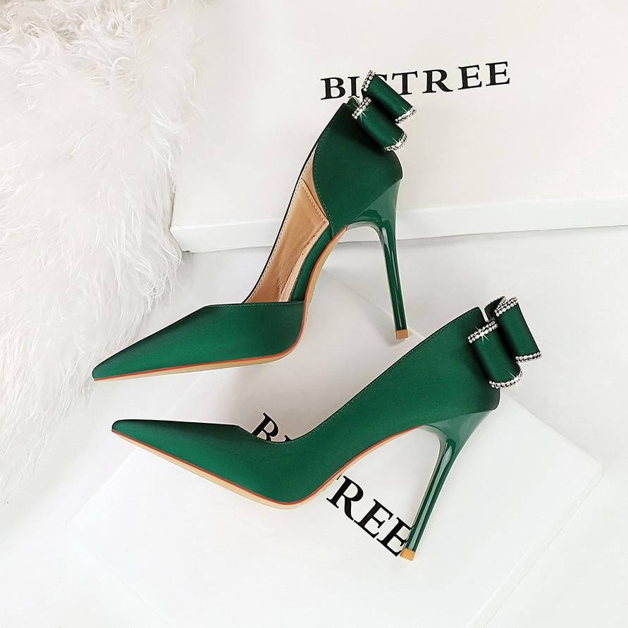 Banquet Vysoké podpatky Tenké podpatky Mělká ústa Špičatá špička na straně vyhloubené štrasový motýlek jednoduché boty