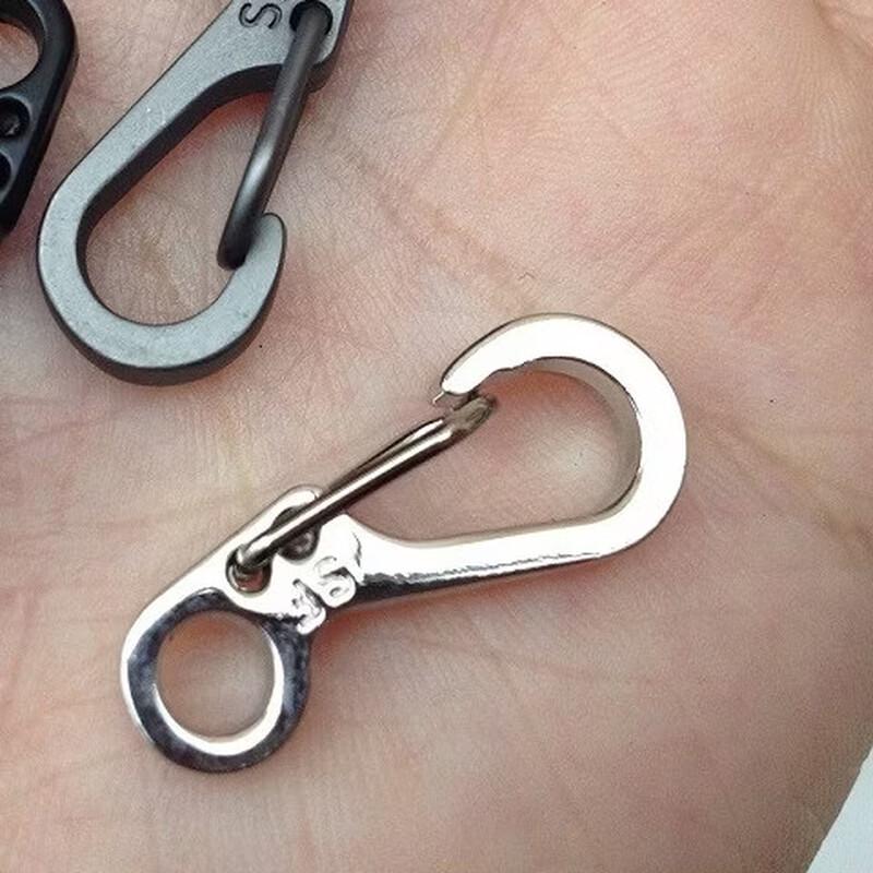 

ZISIZ Mini Spring Carabiner Keychain