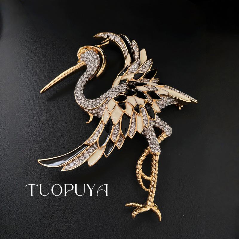 Elegant Retro Gold-Plated Diamond Crane Brooch with Niche Design