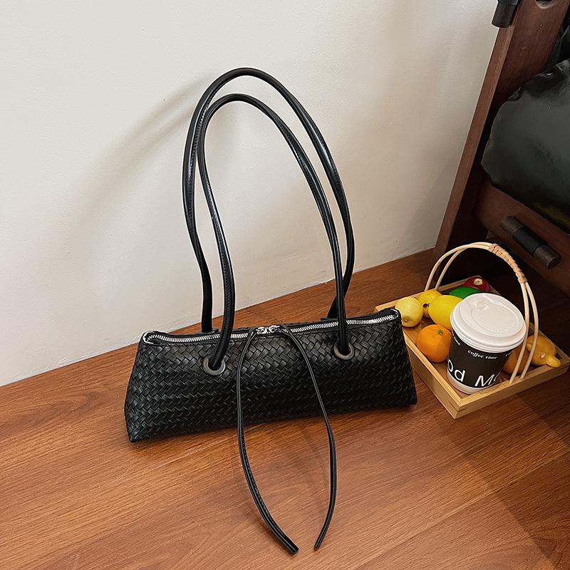 

Летняя плетеная сумка подмышку женская новая модная простая портативная сумка через плечо нишевая сумка-багет чёрный