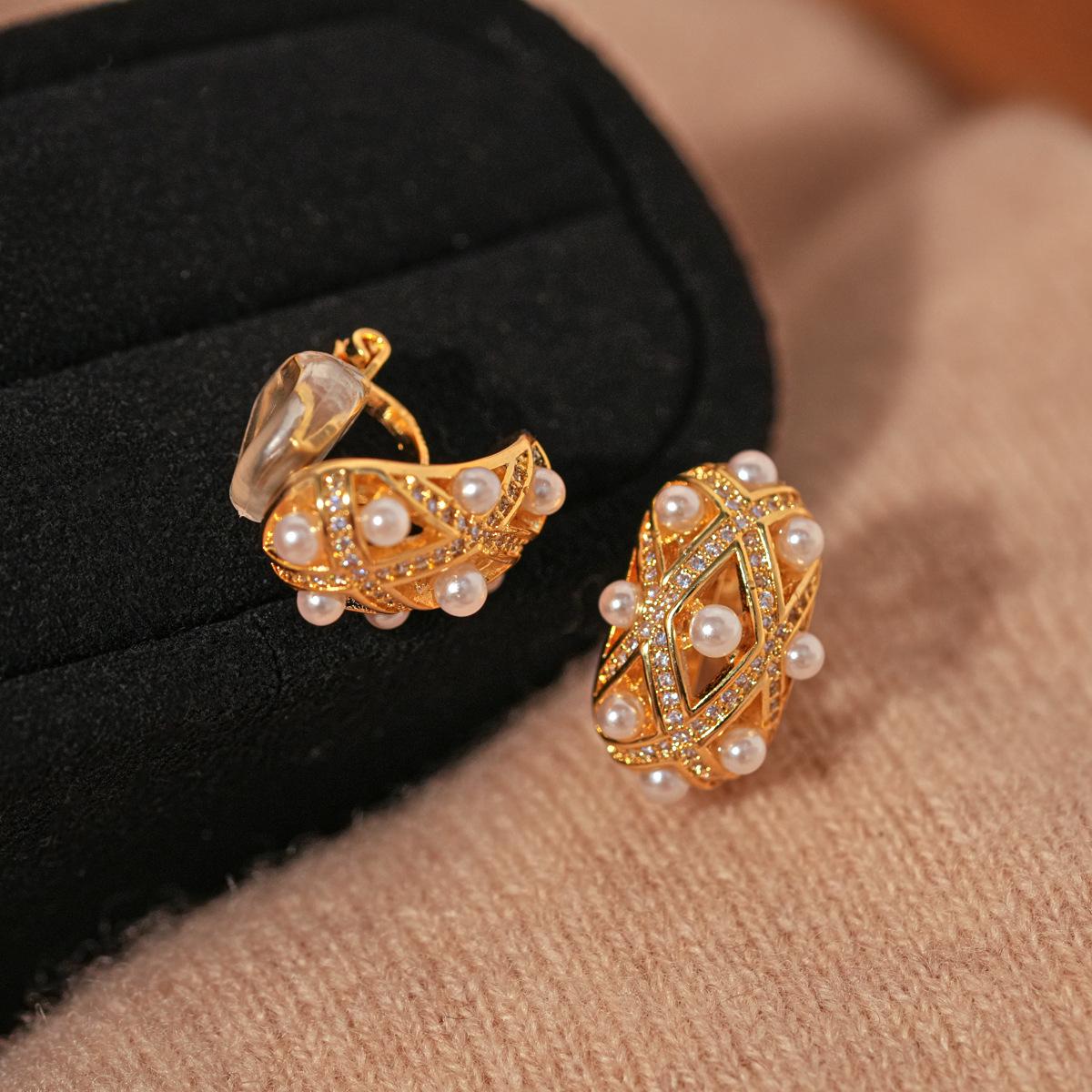 18K Gold-Plated Zircon Oval Pearl Earrings - French Retro Luxury