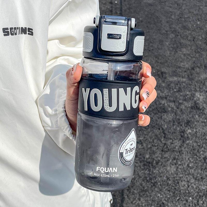 Water cup plastic high temperature resistant boys and girls sports cup with straw high value student simple cup