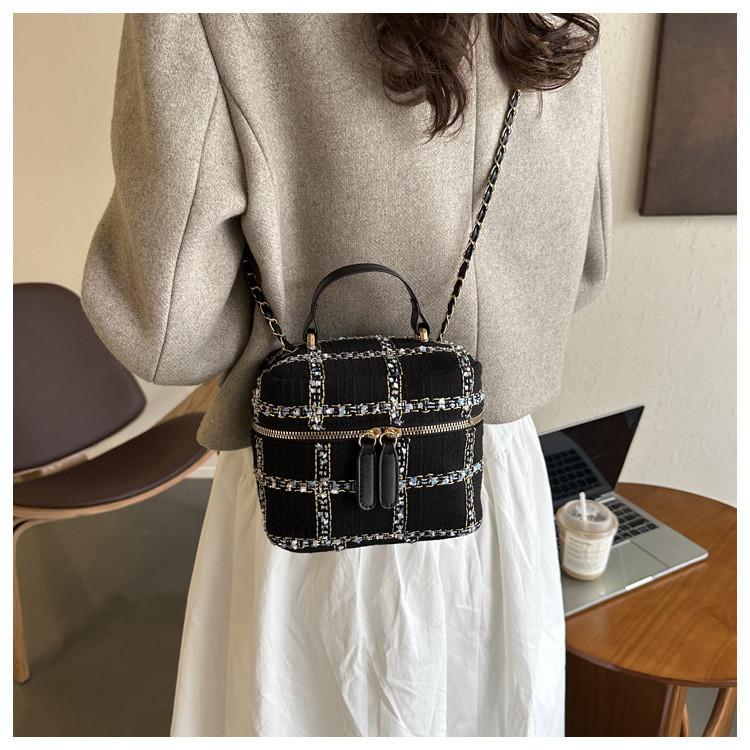 Black And White Pu Street Fashion Bucket Bag For Women With Chain Strap 2023 New Style