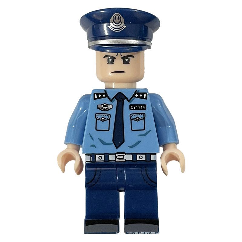 Кукла из строительных блоков Полиция ловит воров Дорожное движение Китайская дорожная полиция едет на мотоцикле Мальчик собирает игрушки из строительных блоков