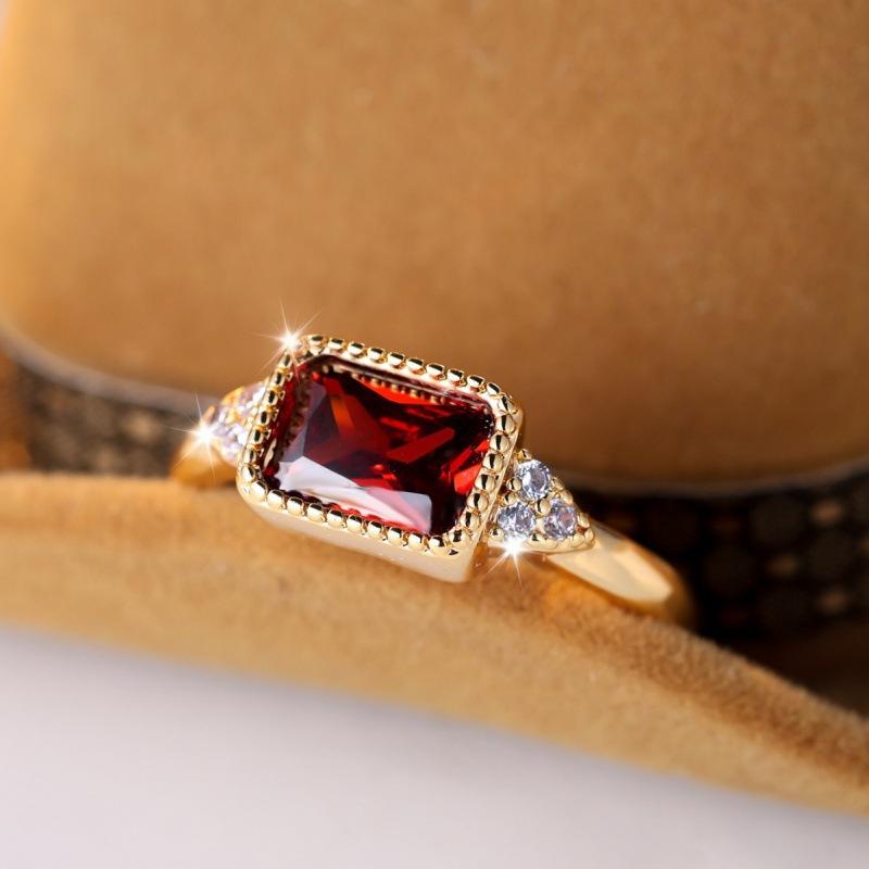 Lady Ring Vintage Court Square Diamond Classic Dinner Ring Ring