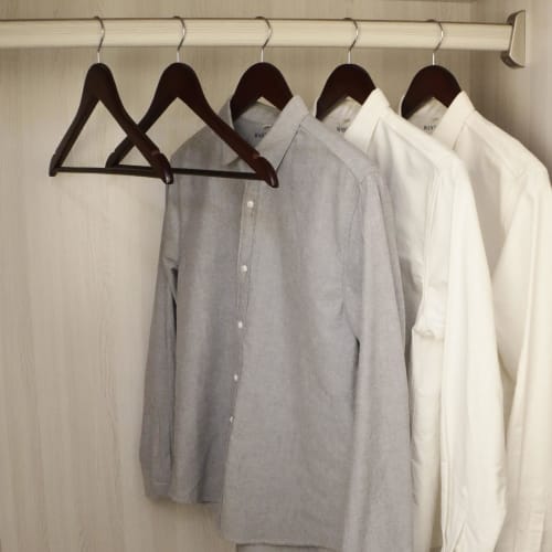 Solar Fischaufhänger, Holzanzugbügel mit 360-Grad-Drehhaken, Rutschfest, Massivholz-Kleiderbügel (Rötlich Braun, 30)