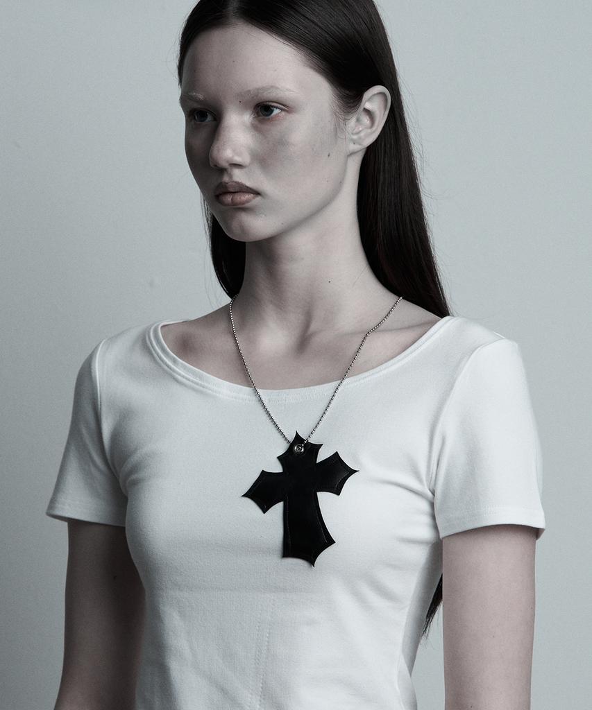 ILLIO White-Leather Cross Necklace T-Shirt