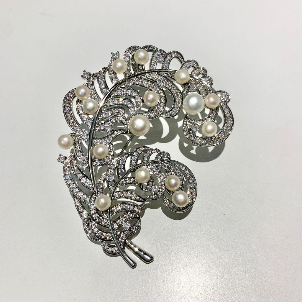 Bo Xin Yun Freshwater Pearl & Zircon Leaf Brooch - Exquisite Feather Design Accessory