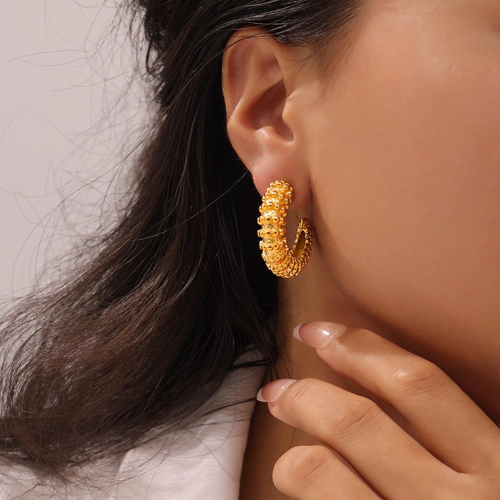 Barcelona Titanium Steel 18k Gold-Plated Irregular C-Shaped Stud Earrings - Fashionable & Versatile Ear Jewelry