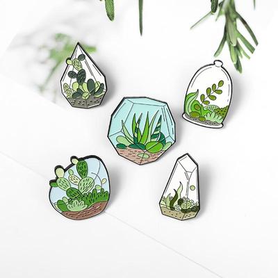 Smaragdgrüne Aloe Vera Kaktus Brosche mit kreativem Tropföldesign