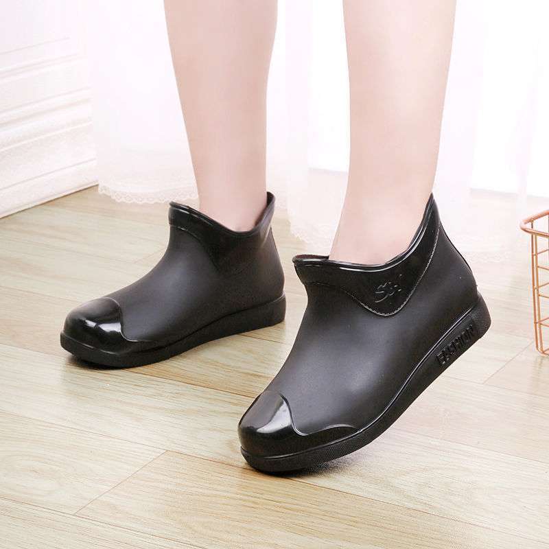 Rain shoes women's fashion wear non-slip water shoes adult students waterproof overshoes short women's rubber shoes medium rain boots
