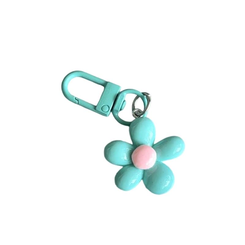 

Stylish Five Petal Floral Keychain Colorful Stylish Resin Materials Accessories For Keys Purses And Backpacks зелений