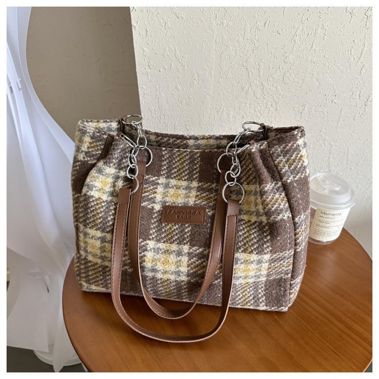 Trendy Street Style Large Nylon Tote Bag For College Students With Magnetic Closure коричневый