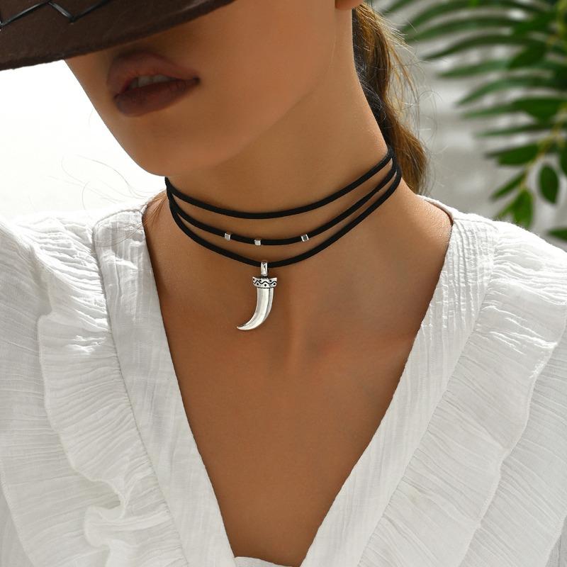 New 1-piece Personalized Fashion Velvet Turquoise Beaded Necklace