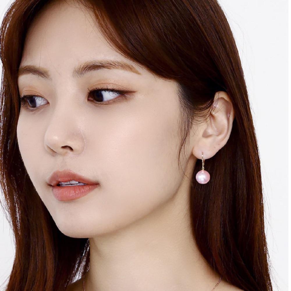 E467 12mm Rosaline Pearl Austrian Gold Leverback Earrings