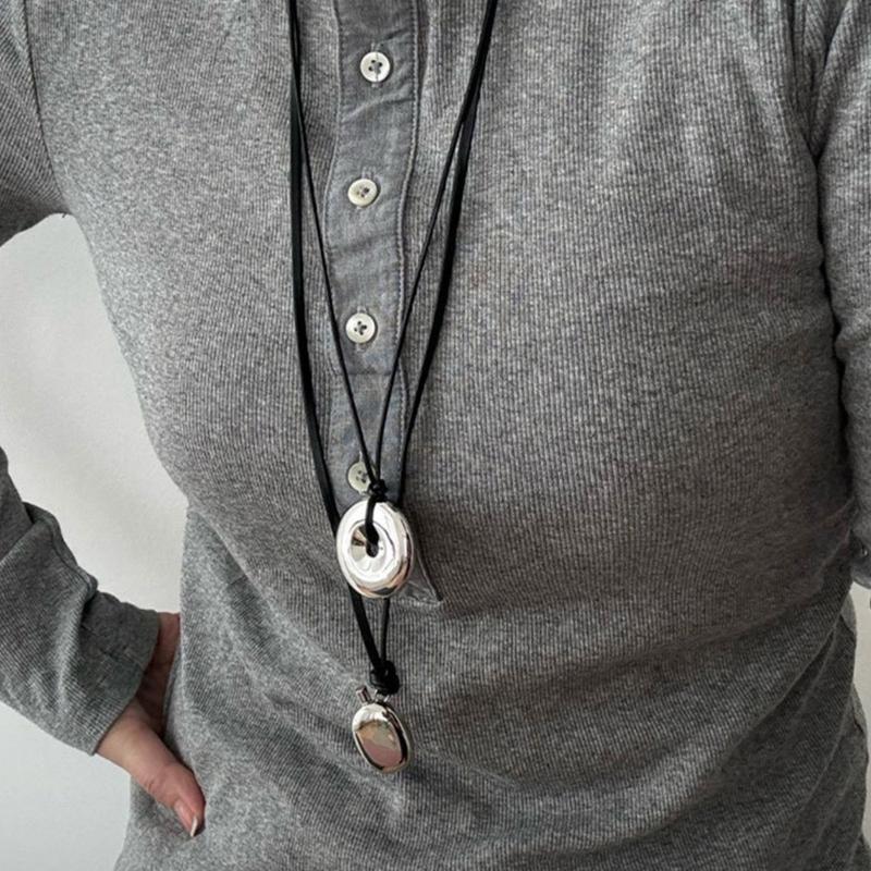 Fashionable PU Leather Necklace Versatile PU Leather Necklace With An Elegant Fortune Rings Designs for Women