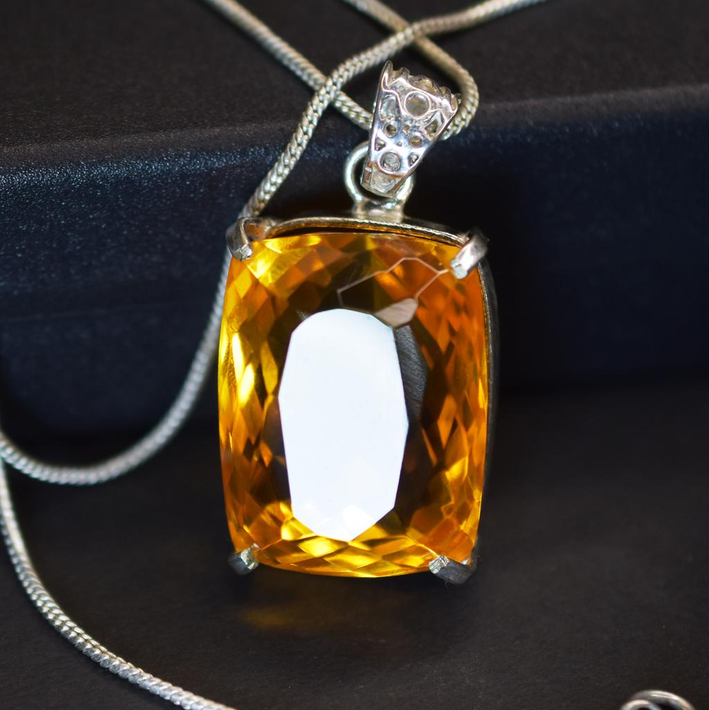 Přívěsek s oranžovým safírem Stříbro 925 Polštář 132,60 Ct Drahokamy CERTIFIKOVANÝ MY-401-K