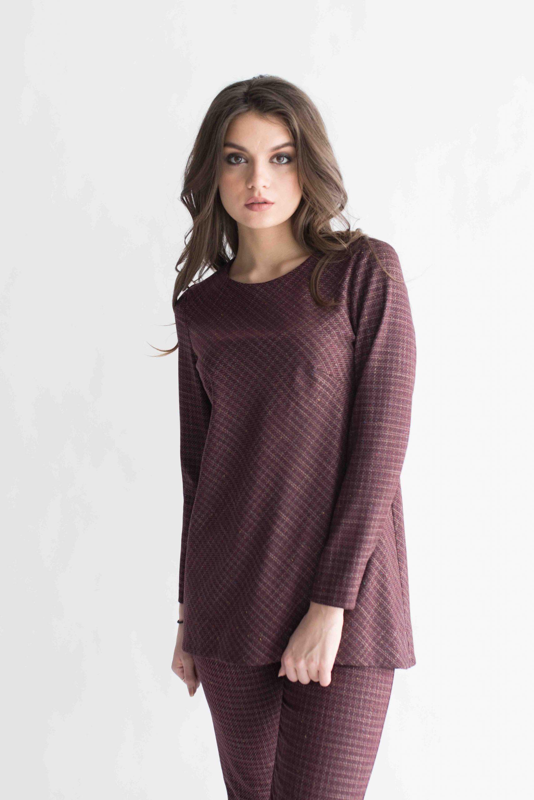 

Бордова туніка із фактурної тканини 44 античний рубіновий колір