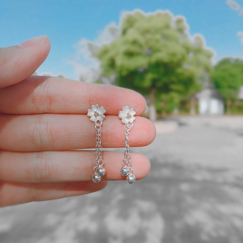 

Женский темперамент Простые и литературные маленькие серьги-цветы Сакура Длинные кисточки Универсальные серьги