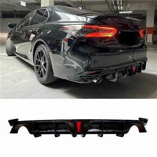Zadný difúzor Toyota Camry 2018-2022 s navigačnými svetlami