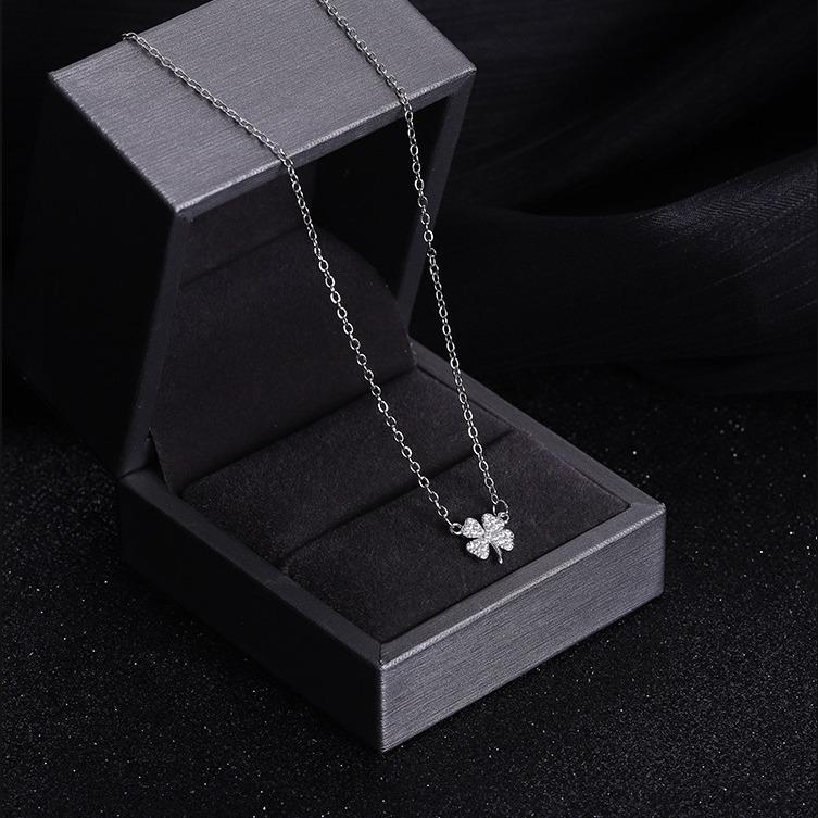 Korean Four-Leaf Clover Clavicle Necklace: Elegant, Fashionable 2022 Design