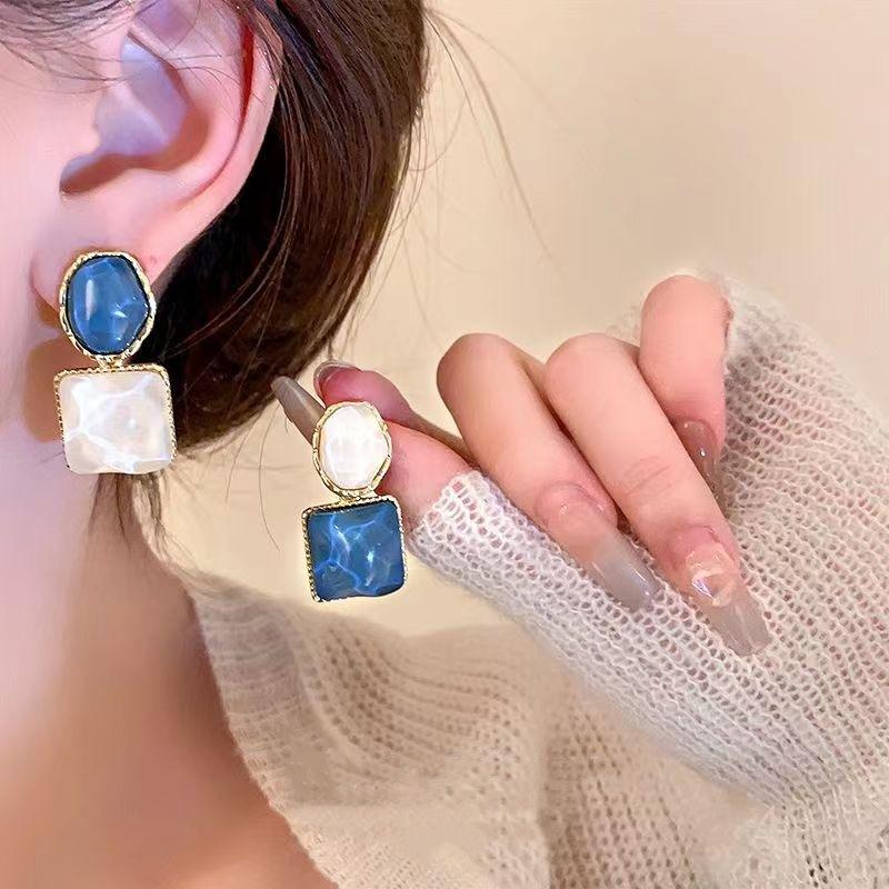 French Fashion Asymmetrical Square Ice Cube Texture Earrings, Earrings Contrasting Color Transparent Three-dimensional Studs, High-end Earrings