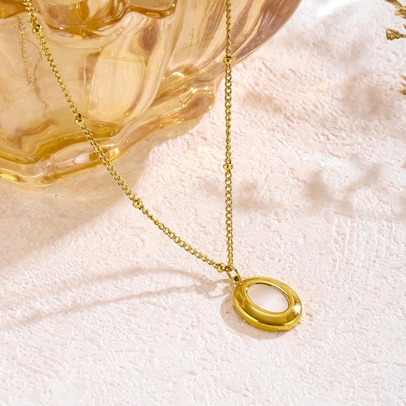 Oval Shell Pendant & Round Bead Necklace: European Retro Gold Clavicle Chain for Women