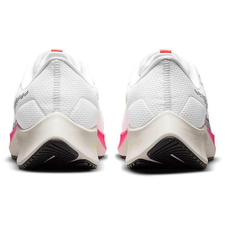 Nike Baskets Air Zoom Pegasus 38 Rawdacious Homme Blanc Football-Gris Rose-Explosion DJ5397-100