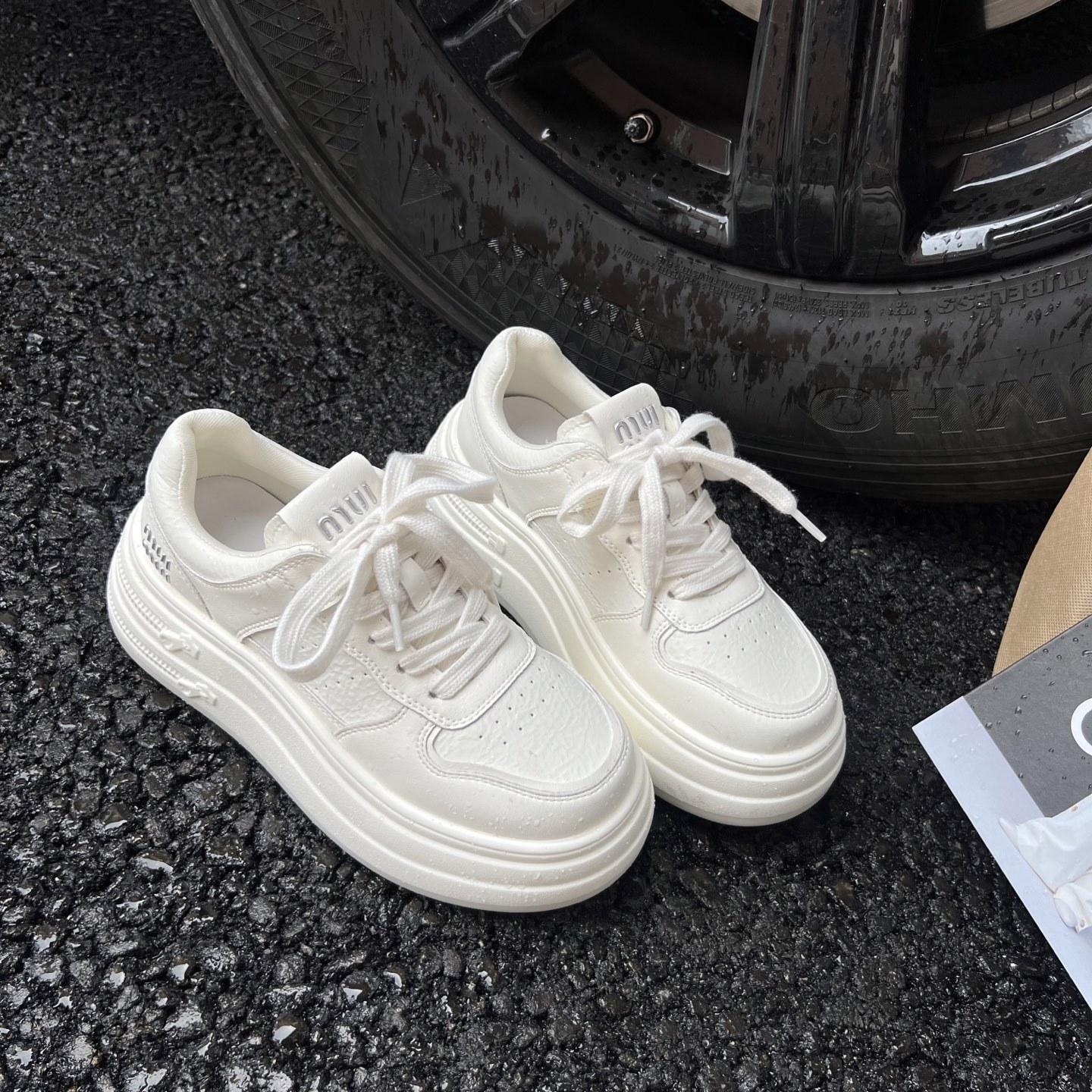 

Leather little white shoes women s autumn 2025 new lace-up thick-soled heightening muffin shoes non-slip sports and leisure board shoes 40 бежевый