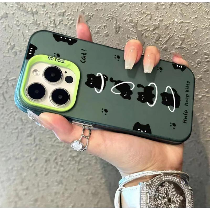 The little black cat jumping circle is suitable for Apple 15 mobile phone case creative new iphone14promax simple 13 cartoon xr