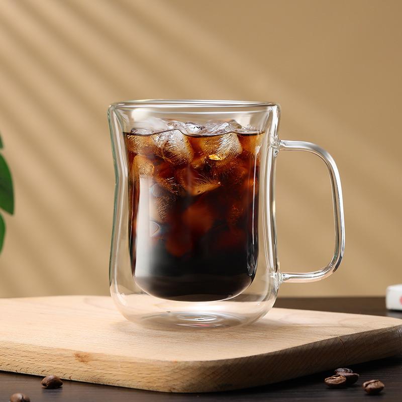 Doppelwandige Kaffeetasse aus Borosilikatglas, Hitzebeständig, Transparent, Schlanker Griff, Auf Lager für den Heimgebrauch.