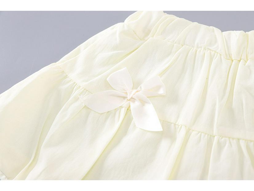 Girls' Summer Princess Kitten Two-Piece Outfit: Fashionable Short Sleeve Top & Shorts Set for Toddlers