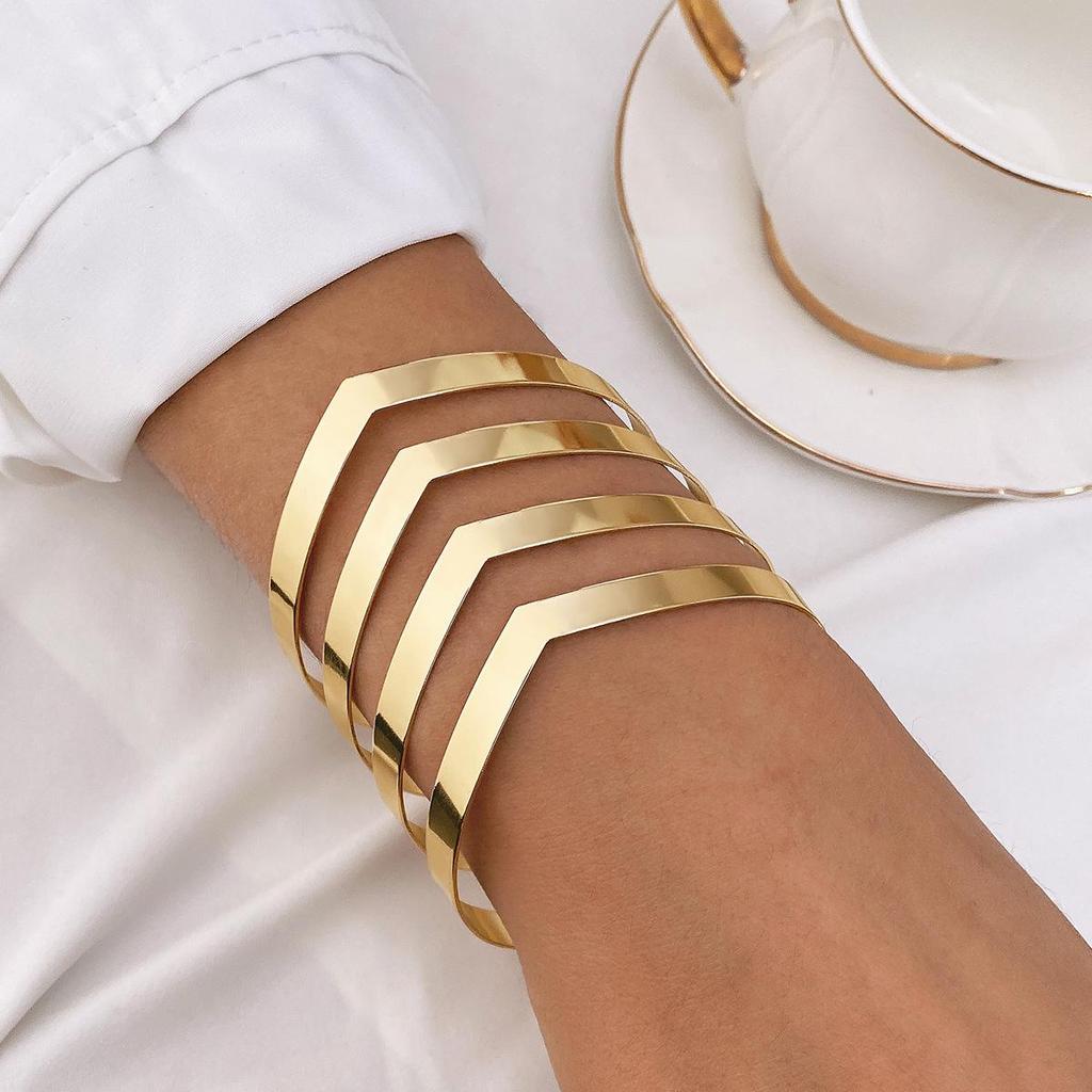 European-American Trendy Wide-Face Cuff Bracelet: Elegant, Smooth Metal, Multi-Layered, High-End Design.