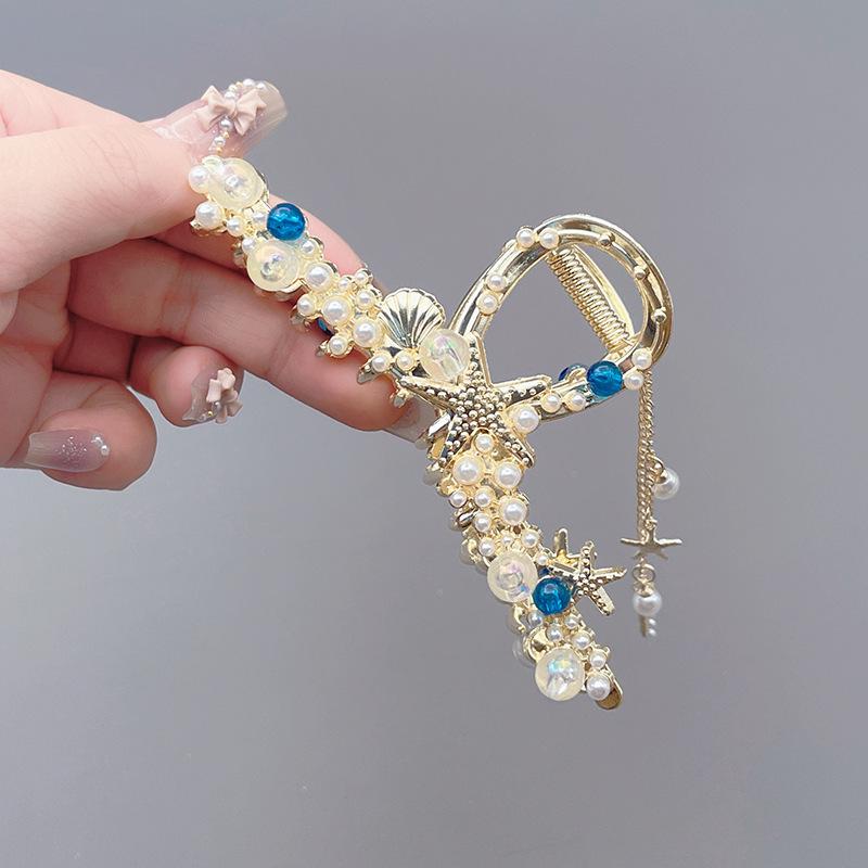 

Заколка для волос «Акула» с жемчугом и стразами «Лилия долины»