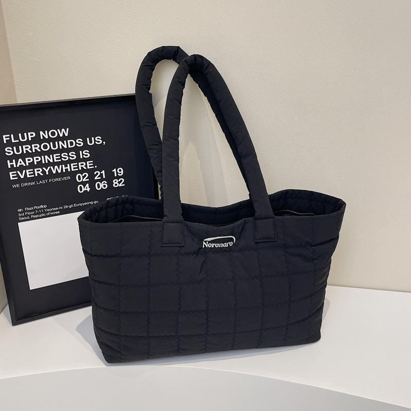 Winter New Casual Fashion Simple Shoulder Bag Women's Bag Hand Carry Large Capacity Commuter Shoulder Bag Beautiful Tote Bag