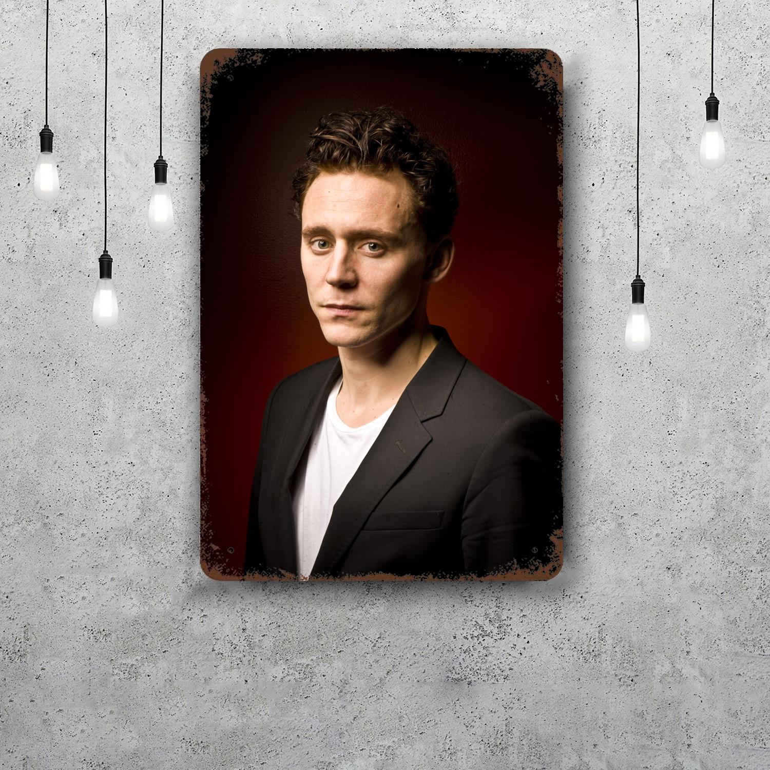 

interview tom hiddleston actor Retro Vintage Tin Sign Poster Decorative Plaque Metal Plate Wall Decor 20x30cm（7.8x11.8inch）