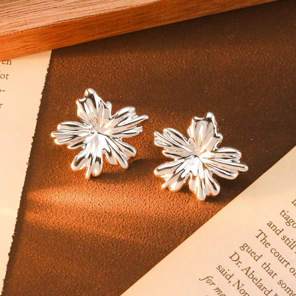 Exaggerated Personality Leaf Flower Earrings Versatile Temperament Earrings Fashion Premium Earrings