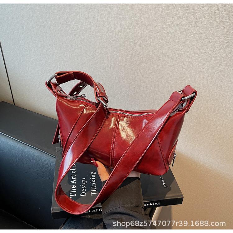 New French Niche Design Single Shoulder Portable Armpit Bag Sweet Cool Retro High-end Messenger Commuter Bag