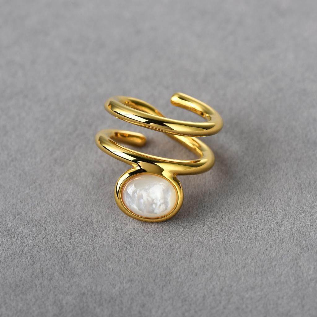Personalisierter Trend Kupferbeschichtet 18 Karat Echtgold Eingelegt Weiße Muschel Drahtumwickelt Doppelkreis Design Ring Nischen Design Mode Ring