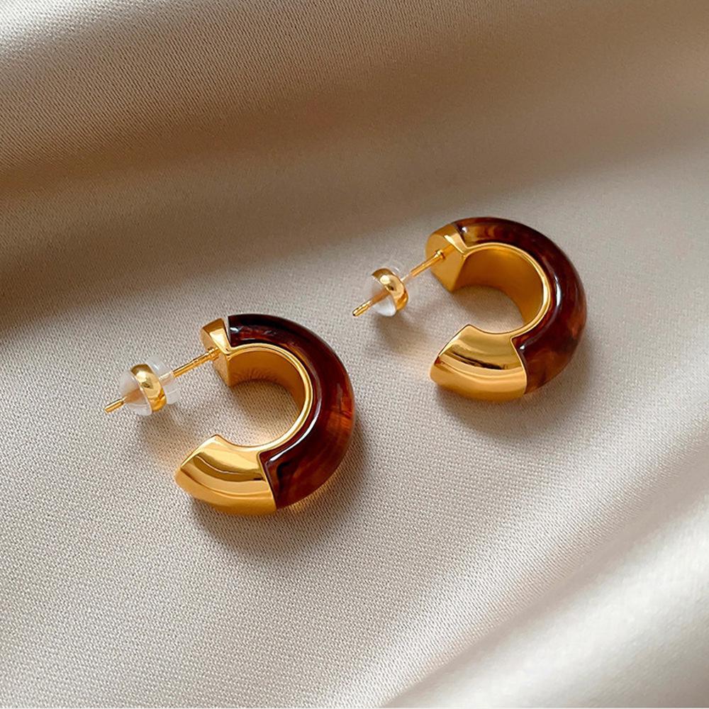 Silver Needle Clover Stud Earrings: Retro Hong Kong Style, Elegant and Fashionable Women's Luxury Jewelry.