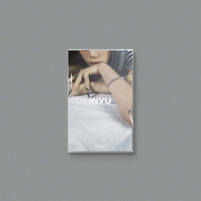 

Taeyeon 3rd Album - INVU [TAPE ver.]
