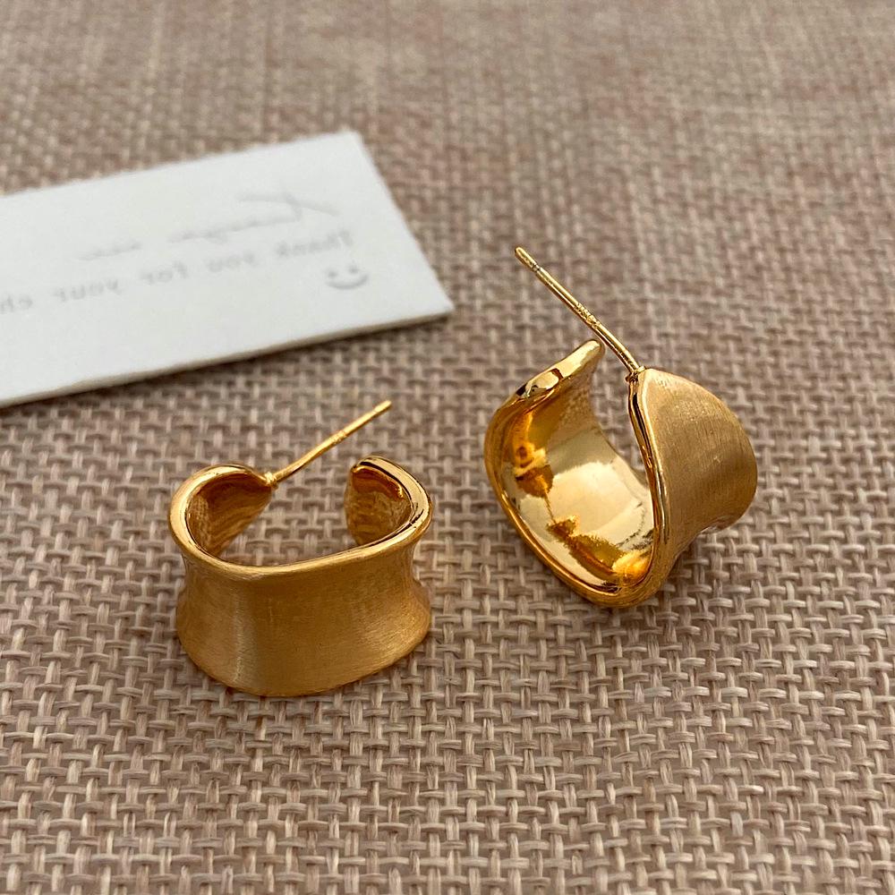 Elegant European & American Style Brushed 925 Silver Stud Earrings: Light Luxury, Versatile, and Fashionable Flat Round Design.