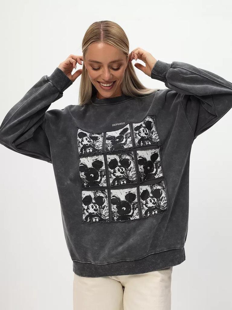 Black Vintage Mickey Print Round Neck Sweatshirt - Fun, Retro, Loose Fit for Autumn/Winter