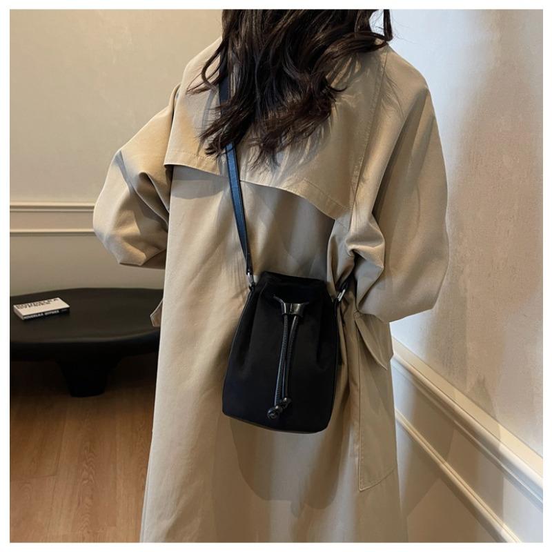 Retro Faux Suede Bucket Bag Classic Plush Drawstring Phone Bag Women's Vintage Plush Crossbody Small Bag