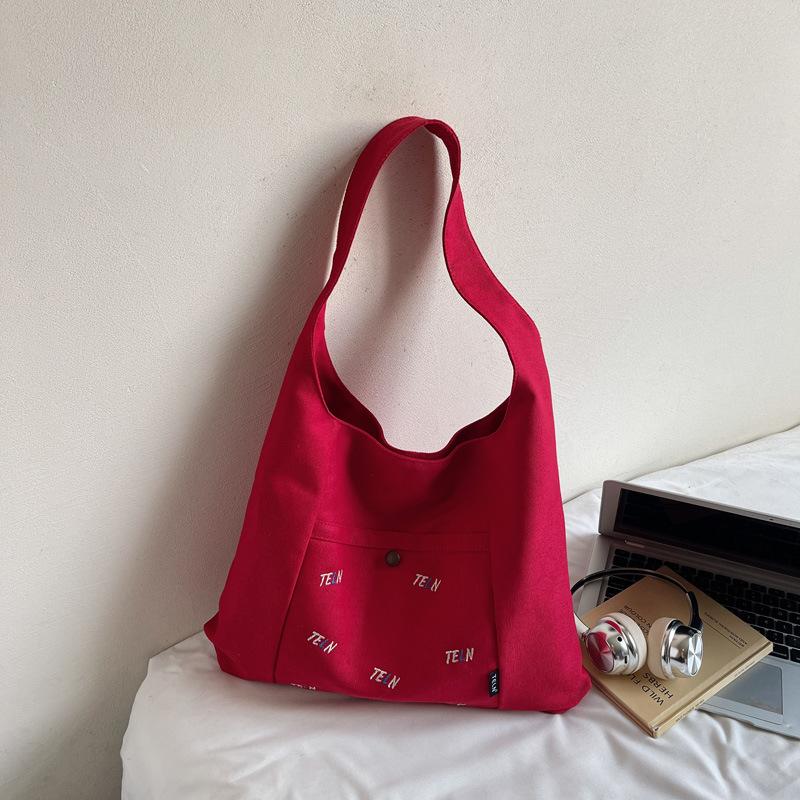 

Canvas bag women s 2025 autumn new fashion shoulder bag large capacity commuting Korean niche design underarm bag красный