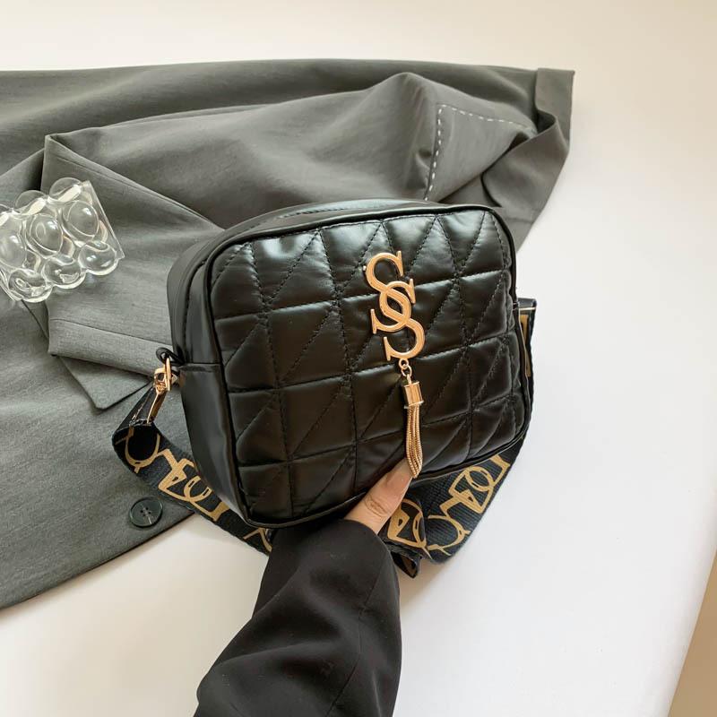 

Лето 2024 года, новые продукты, модные и красивые, повседневные, простые, трендовые сумки через плечо, женская маленькая квадратная сумка, женская простая модная сумка-мессенджер чёрный