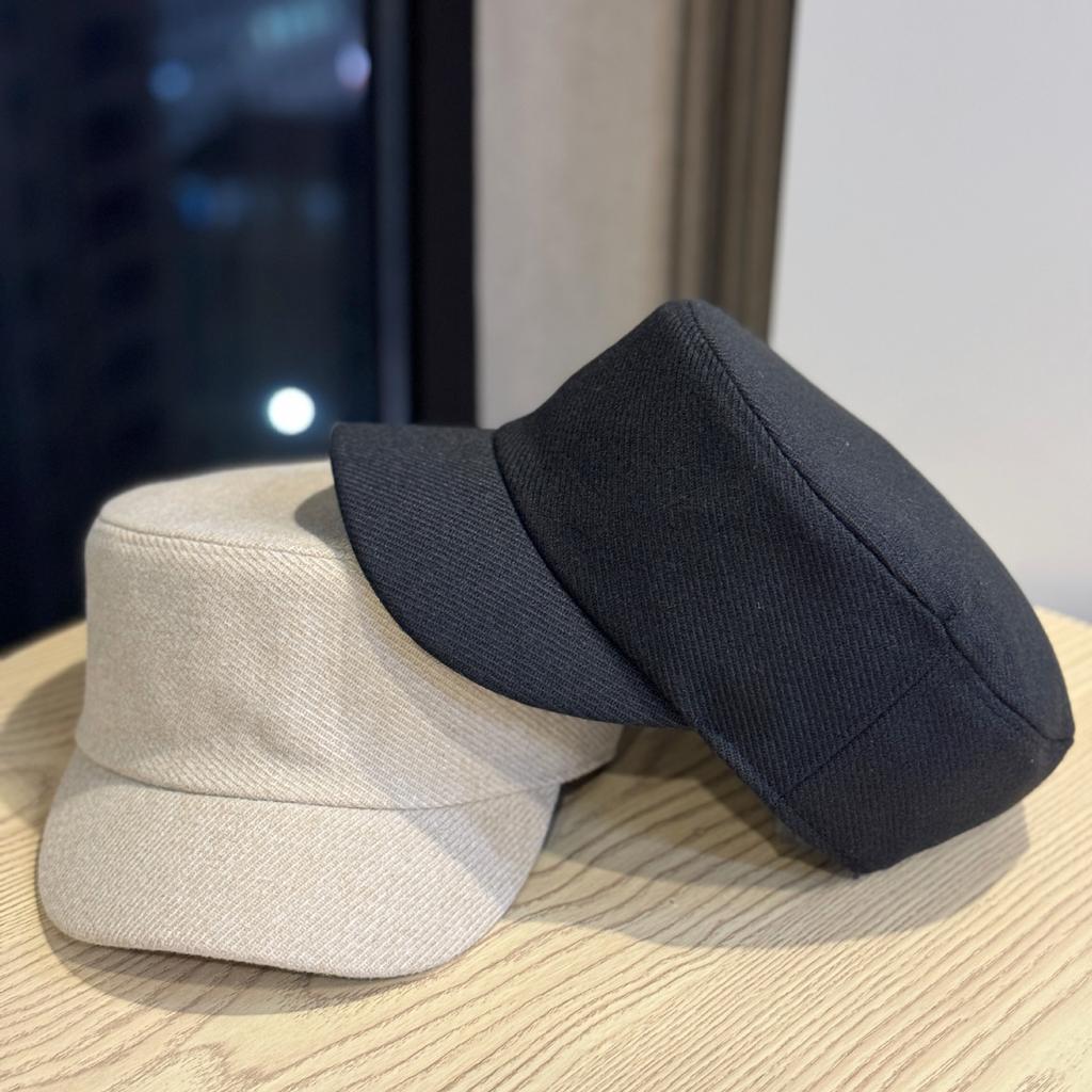 New Korean Style Solid Color Flat Top Equestrian Hat for Women in Autumn and Winter Fashionable and Warm Everyday Versatile Cap