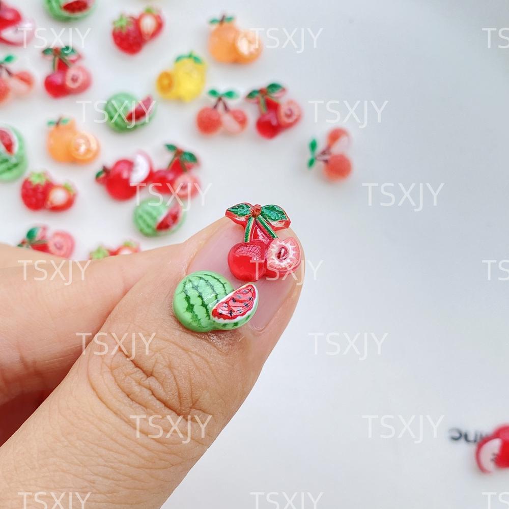 50 Stück Neue Nagelkunst Mini Weihnachtsfrüchte wie Kirschen Erdbeeren Charms Strasssteine DIY Bastelartikel für Nägel 3D Dekorationen